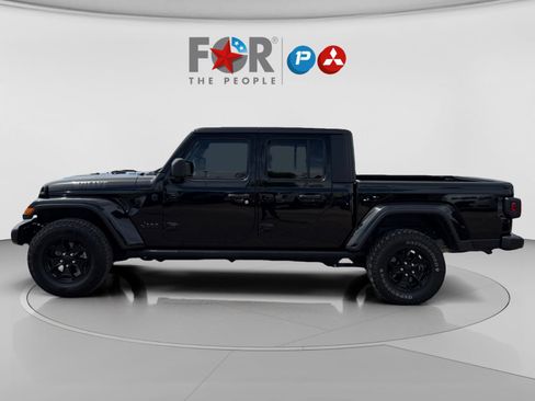 Used 2022 Jeep Gladiator Willys image 2