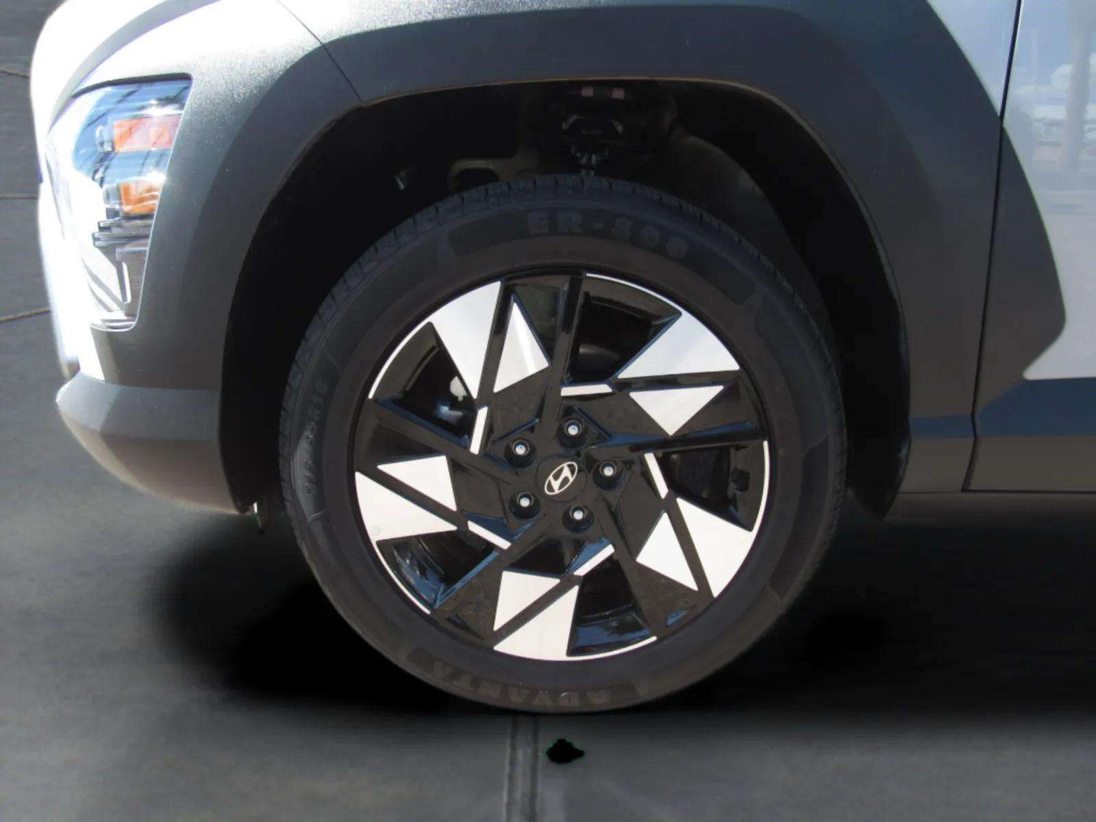 Used 2025 Hyundai Kona SEL AWD/4WD image 4