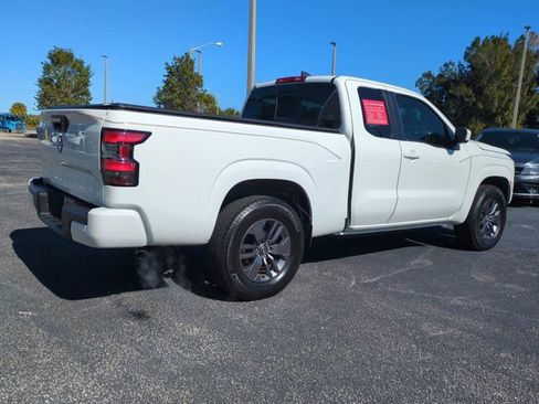 Used 2025 Nissan Frontier SV image 4