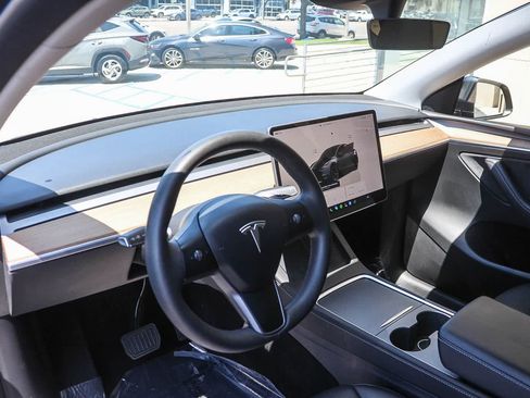 Used 2024 Tesla Model Y Long Range AWD/4WD image 22