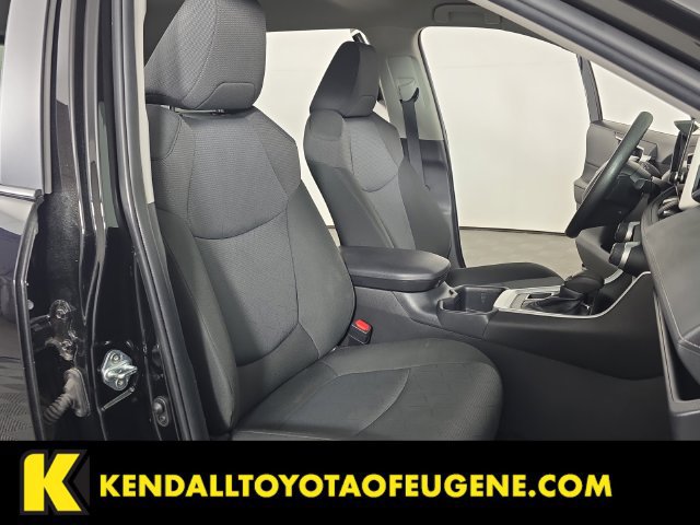 Used 2025 Toyota RAV4 XLE AWD/4WD image 29