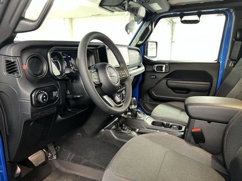 Used 2025 Jeep Gladiator Rubicon AWD/4WD image 10