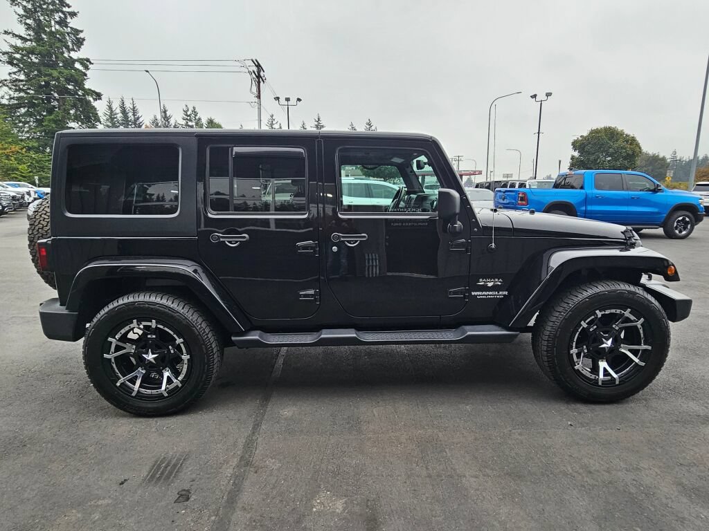 Used 2017 Jeep Wrangler Unlimited Sahara AWD/4WD image 4