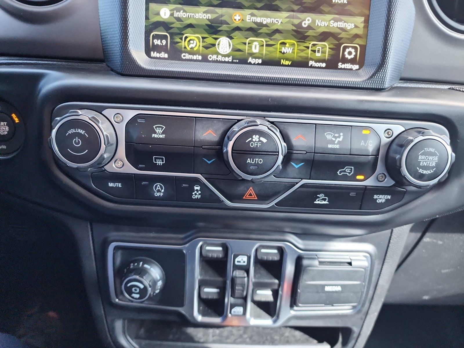 Used 2021 Jeep Gladiator Sport AWD/4WD image 24