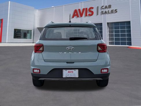 Used 2025 Hyundai Venue SEL FWD image 7