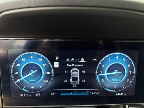 Used 2024 Hyundai Elantra Limited FWD image 16