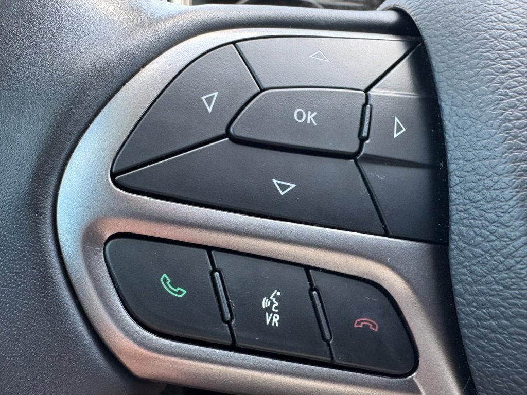 Used 2021 Jeep Cherokee Latitude Lux w/ Sun & Sound Group FWD image 17