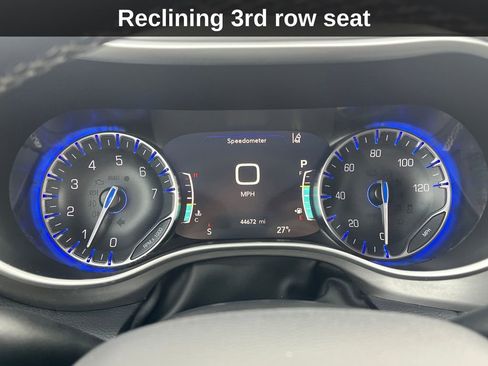 Used 2025 Chrysler Pacifica Select image 21