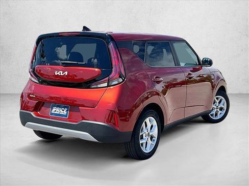 Used 2023 Kia Soul LX w/ LX Technology Package image 2