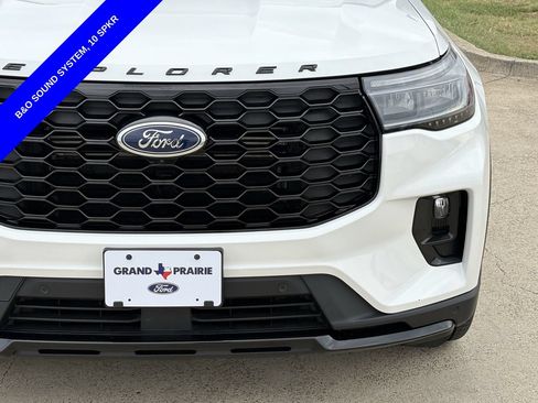 Certified 2025 Ford Explorer ST-Line w/ Premium Package RWD image 11