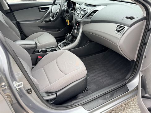 Used 2016 Hyundai Elantra SE FWD image 24