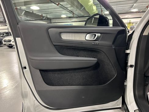Certified 2026 Volvo XC40 B5 Plus AWD/4WD image 9