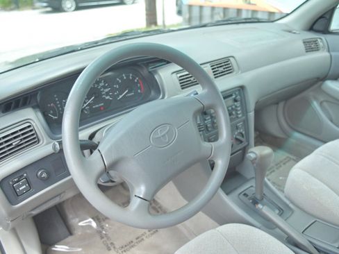 Used 2001 Toyota Camry XLE image 17