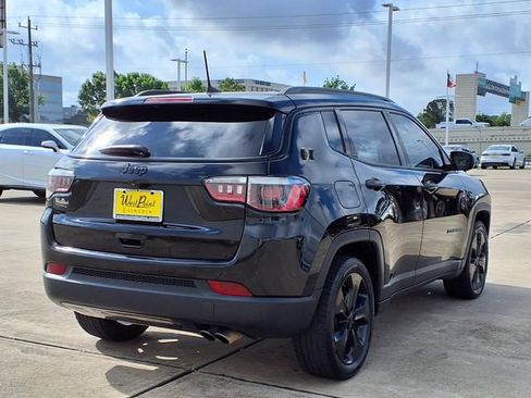 Used 2019 Jeep Compass Latitude FWD image 2