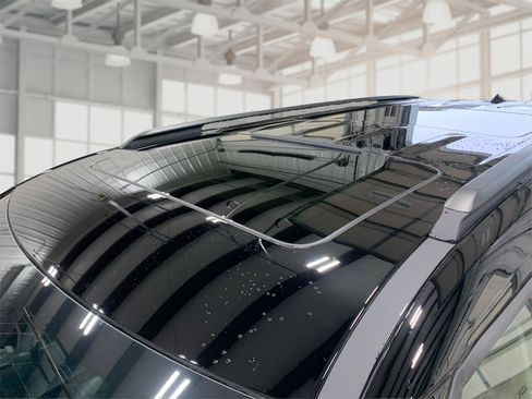 Used 2025 Kia Carnival SX Prestige image 11