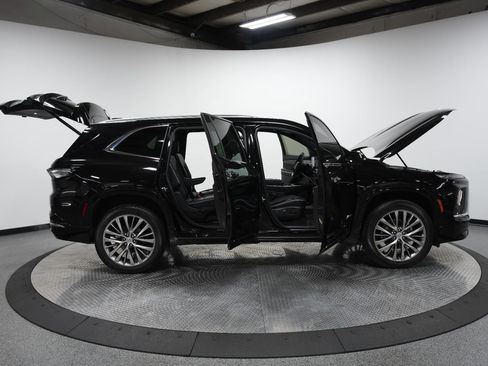 Used 2025 Buick Enclave Avenir w/ Super Cruise Package image 10