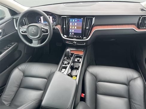 Used 2025 Volvo V60 B5 Cross Country Plus image 33