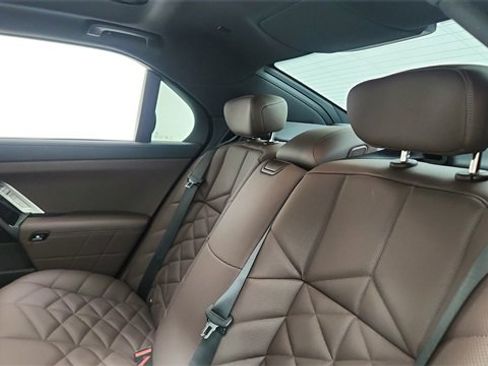 Used 2024 BMW 740i image 29