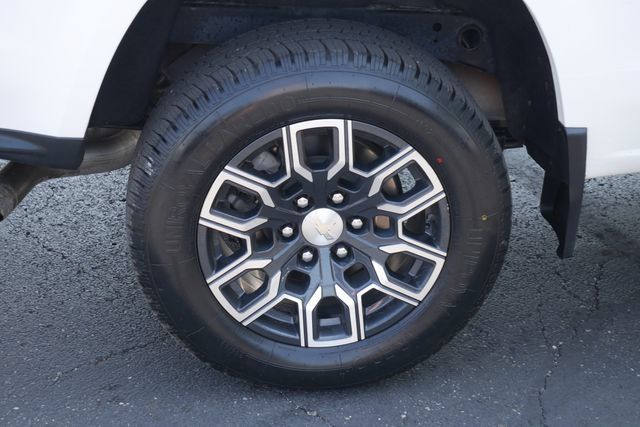 Used 2023 Chevrolet Colorado LT w/ LT Convenience Package III AWD/4WD image 12