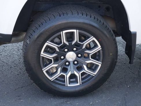 Used 2023 Chevrolet Colorado LT w/ LT Convenience Package III AWD/4WD image 12