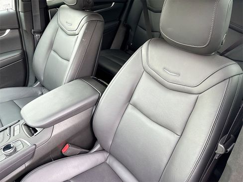 Used 2024 Cadillac XT6 Sport w/ Technology Package image 22