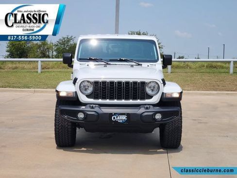 Used 2025 Jeep Gladiator Sport AWD/4WD image 5