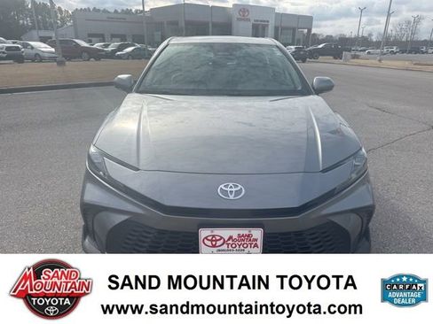Used 2025 Toyota Camry SE image 8
