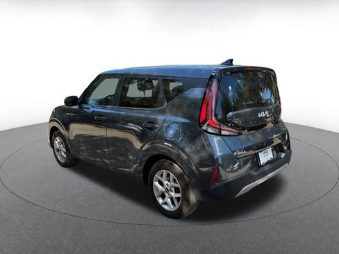 Used 2025 Kia Soul LX w/ LX Technology Package FWD image 5