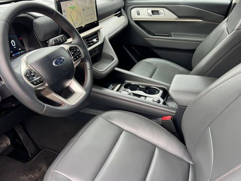 Used 2025 Ford Explorer Active w/ Active Comfort Package image 10