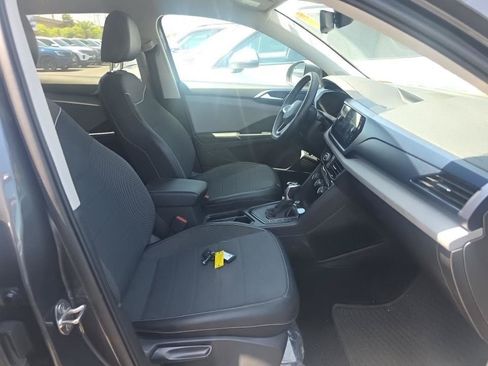 Certified 2023 Volkswagen Taos SE FWD image 4