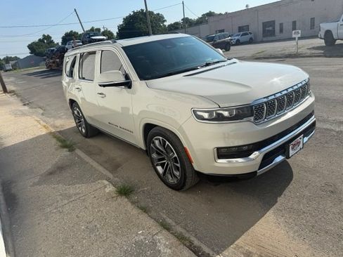 Used 2022 Jeep Grand Wagoneer Series III AWD/4WD image 3