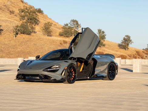 Used 2021 McLaren 765LT RWD image 3