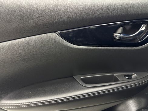 Used 2018 Nissan Rogue Sport SL AWD/4WD image 39