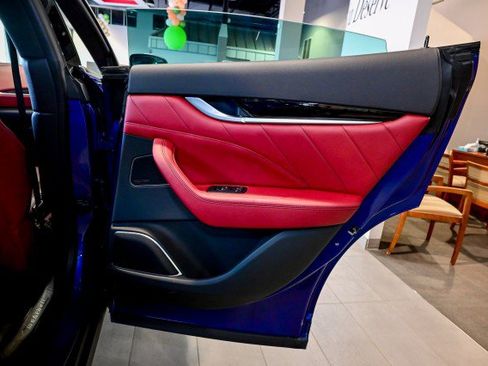 Used 2020 Maserati Levante image 25