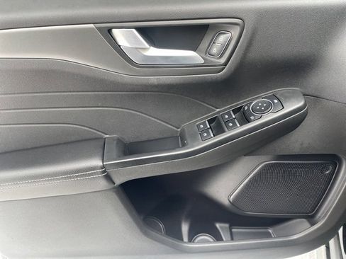 Used 2023 Ford Escape SE w/ Class II Trailer Tow Package image 19