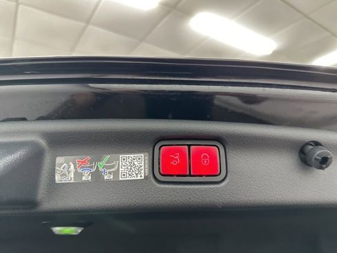 Used 2025 Mercedes-Benz C 300 Sedan image 24