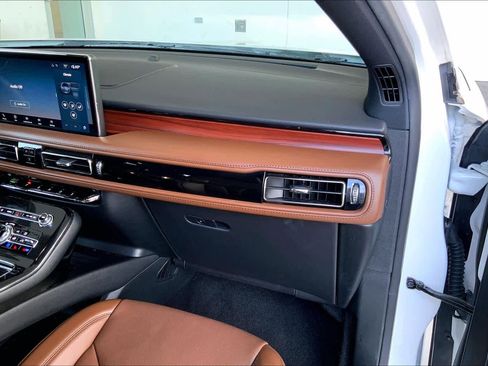 Used 2022 Lincoln Nautilus Reserve w/ Equipment Group 202A image 18