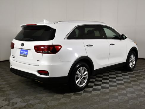 Used 2019 Kia Sorento FWD w/ LX Convenience Package image 6