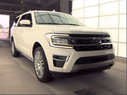 Used 2023 Ford Expedition Max Limited AWD/4WD image 2