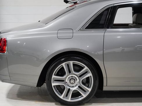 Used 2015 Rolls-Royce Ghost RWD image 23