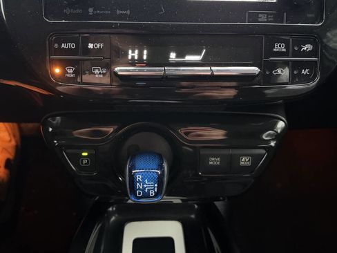 Used 2016 Toyota Prius Three w/ Advanced Technology Package image 20