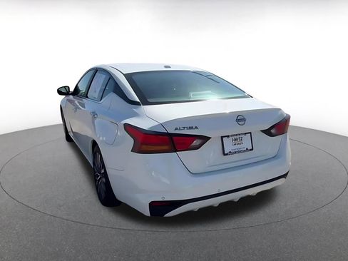 Used 2025 Nissan Altima 2.5 SV FWD image 11