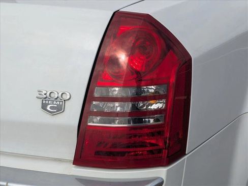 Used 2006 Chrysler 300 C w/ Protection Group II image 8