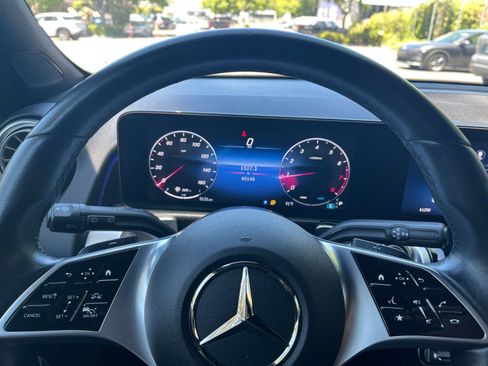 Used 2025 Mercedes-Benz GLB 250 image 29