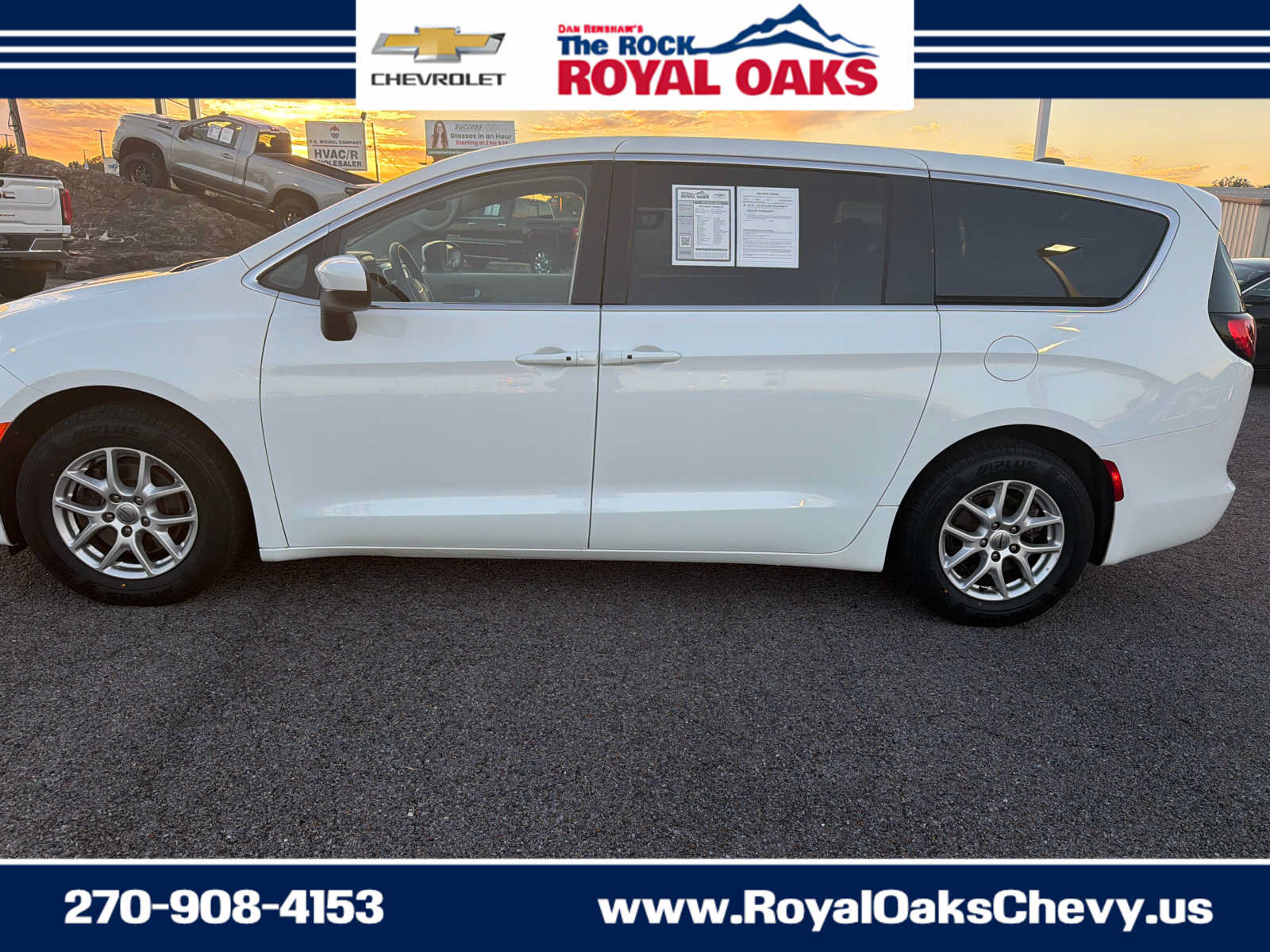 Used 2023 Chrysler Voyager LX FWD image 2