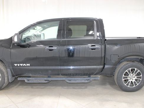 Used 2022 Nissan Titan SV w/ SV Convenience Package image 6