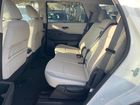 Certified 2024 Nissan Pathfinder SL FWD image 8