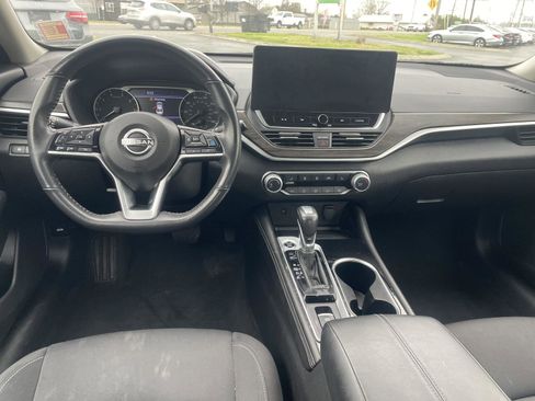 Used 2023 Nissan Altima 2.5 SV w/ SV Premium Package image 7