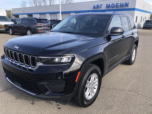 Used 2023 Jeep Grand Cherokee Laredo AWD/4WD image 15