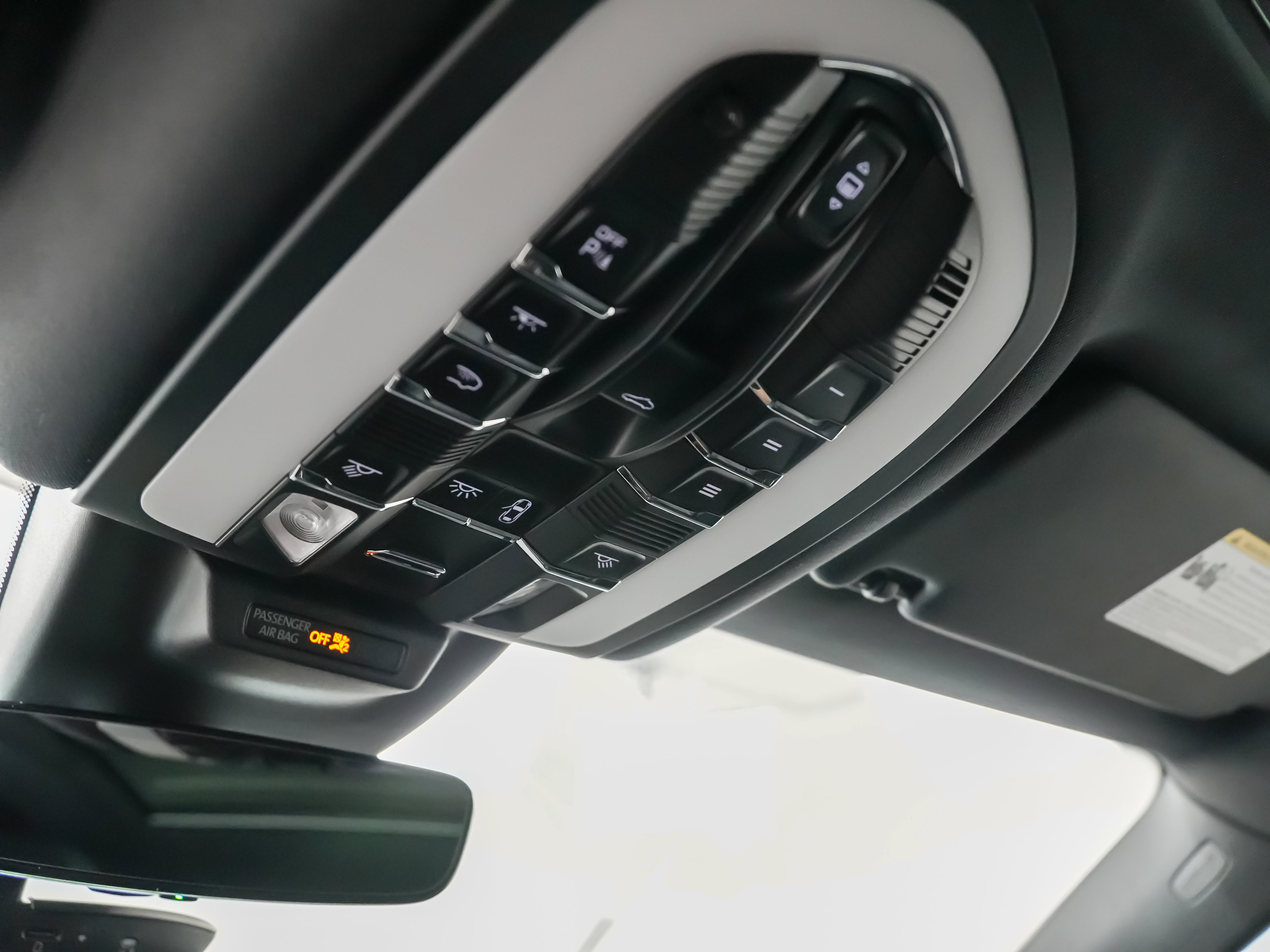 Certified 2026 Porsche Macan AWD/4WD image 28